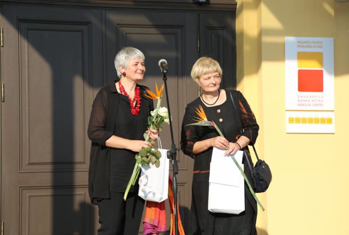 Mākslinieču Ilonas Linartes-Ružas un Daces Pudānes mākslas kataloga prezentācija