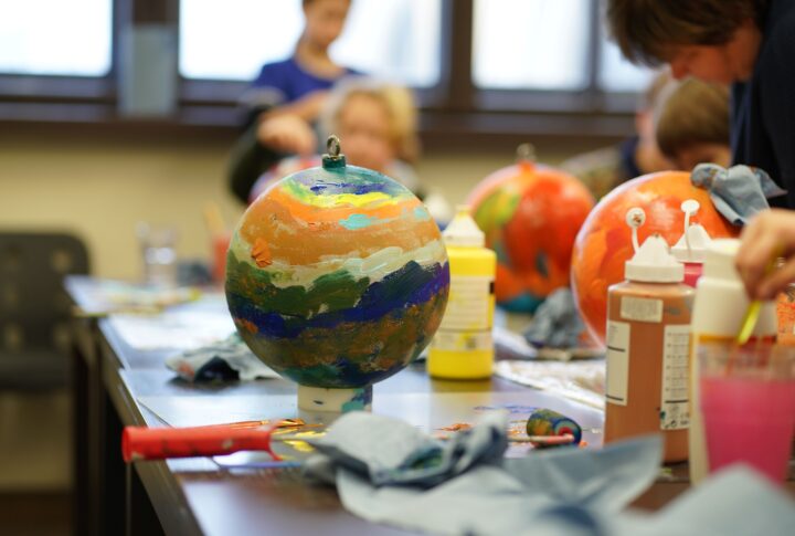 Decembrī Rotko muzejā – īpaša bērnu nodarbību programma Ziemassvētku noskaņās