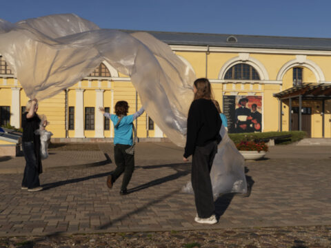 Rotko muzeja Jauniešu klubs iepazīst performances mākslu 22